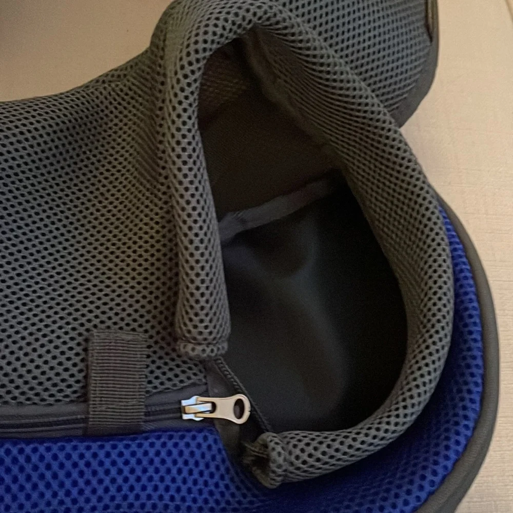 Small Dog or Cat Carrier. NWOT. Adjustable Straps. Fits Pet Up To 10 lbs